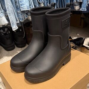 UGG Black Droplet Mid Boots